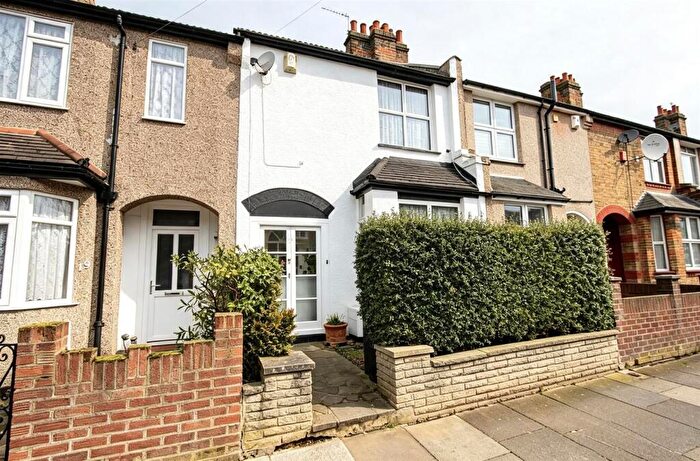 2 Bedroom House To Rent In Landseer Road, EN1
