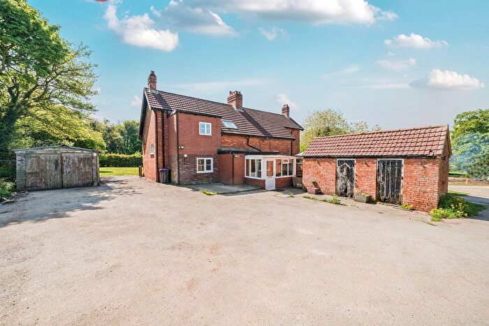 4 Bedroom Semi-Detached House For Sale In Top Yard, Baumber, LN9