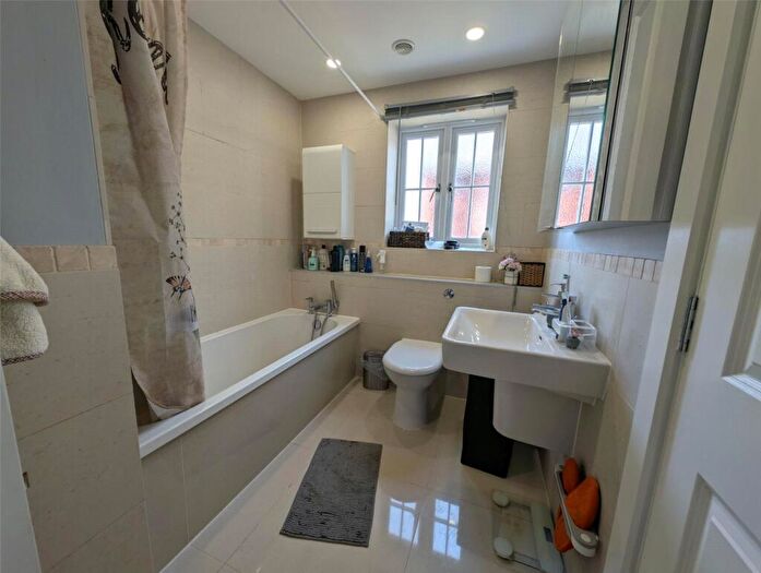 5 Bedroom Detached House For Sale In Collingwood Crescent, Guildford, Surrey, GU1