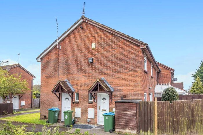 1 Bedroom Terraced House To Rent In Larch Close, Aylesbury, HP20