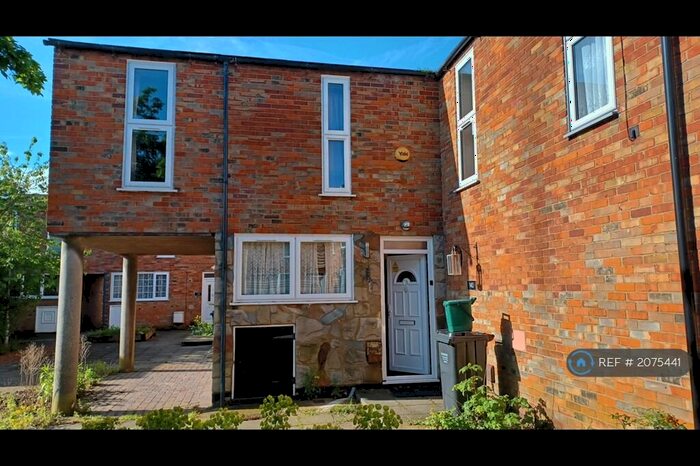 3 Bedroom End Of Terrace House To Rent In Crosse Courts, Basildon, SS15