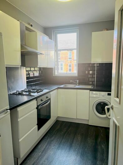 3 Bedroom Flat To Rent In Abbeydale Road, Sheffield, S7