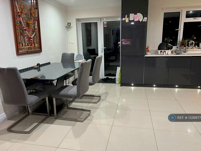 4 Bedroom Terraced House To Rent In Rosebery Avenue, Harrow, HA2