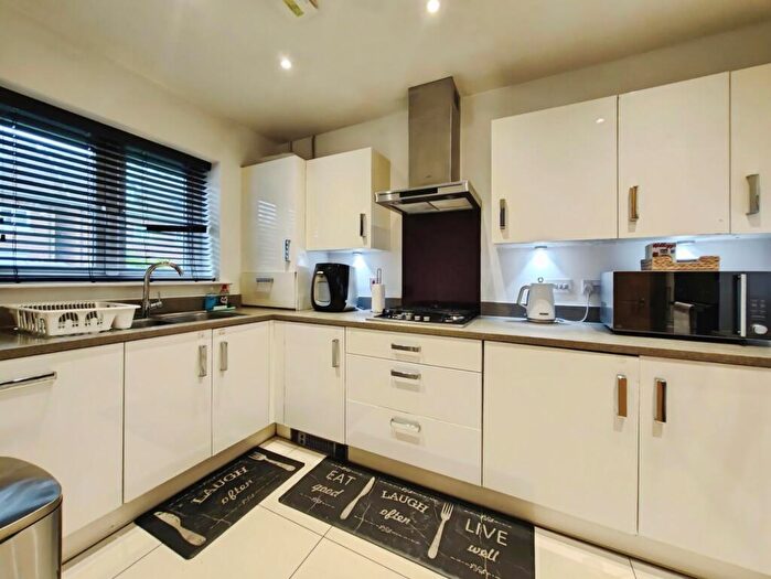 3 Bedroom House For Sale In Meyers Close, Slough, SL3