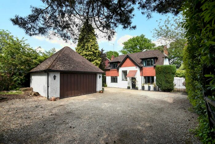 5 Bedroom Detached House To Rent In Lower Wokingham Road, Crowthorne, Berkshire, RG45