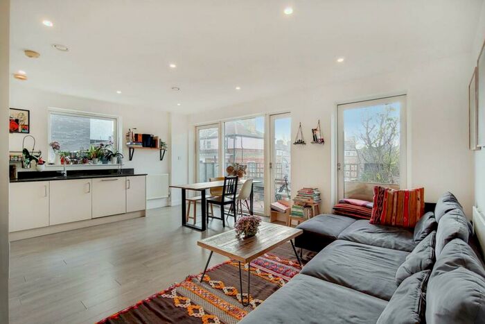 2 Bedroom Flat To Rent In Spa Road, Bermondsey, London, SE16