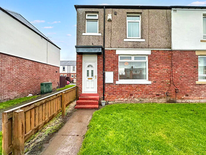 2 Bedroom End Of Terrace House For Sale In North Avenue, Washington, Tyne And Wear, NE37