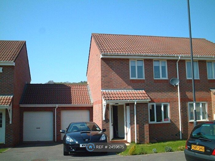 2 Bedroom Semi-Detached House To Rent In Barkleys Hill, Stapleton, Bristol, BS16