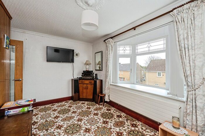 1 Bedroom Flat For Sale In Eiddwen Road, Penlan, Swansea, SA5