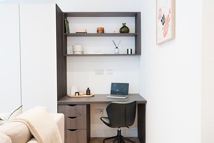 Studio To Rent In Apt, Churchill House Residence #, LS1