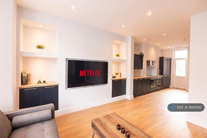 7 Bedroom Terraced House To Rent In Gresford Avenue, Liverpool, L17