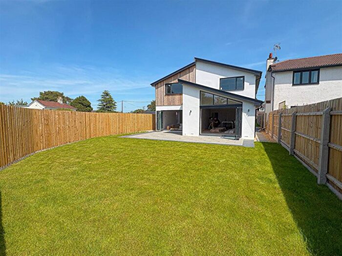 4 Bedroom Detached House For Sale In Braeside Road, St. Leonards, Ringwood, BH24