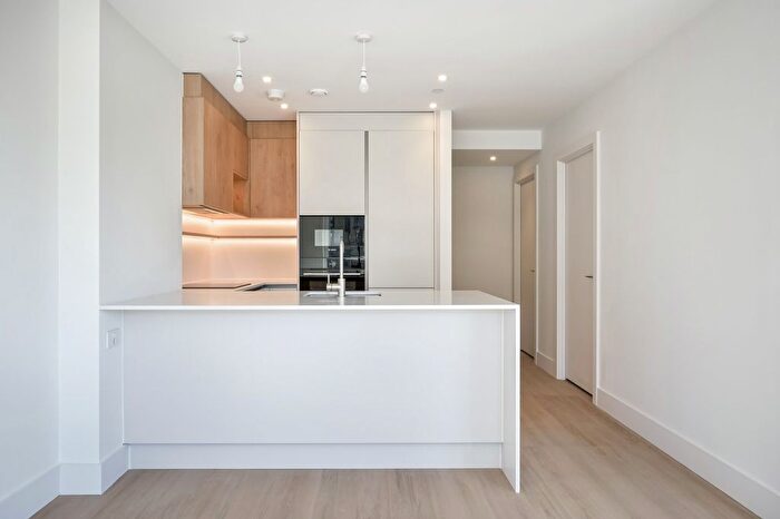 2 Bedroom Flat To Rent In Bow View Apartments, Bow Green, London, E3