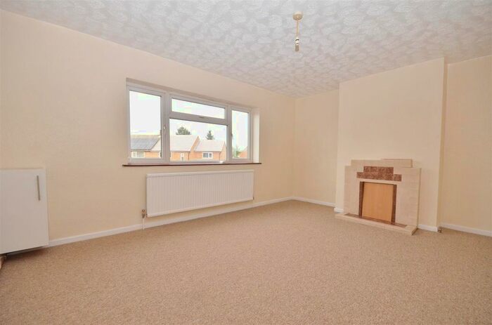 2 Bedroom Maisonette To Rent In Lyneham Road, Luton LU2