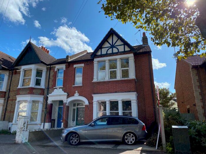 2 Bedroom Flat To Rent In Kilworth Avenue, Southend-On-Sea, SS1