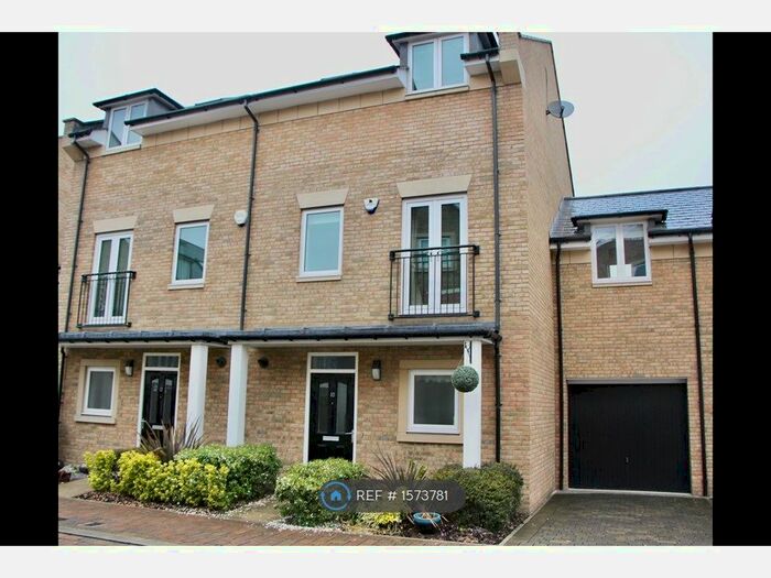 5 Bedroom Semi-Detached House To Rent In Marbaix Gardens, Isleworth, TW7