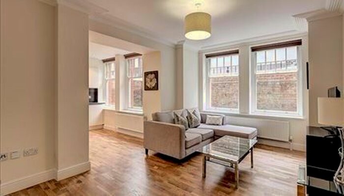 2 Bedroom Flat To Rent In Hamlet Gardens, Ravensbourne Park, W6