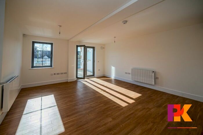 2 Bedroom Property To Rent In The Parade, Bourne End, SL8