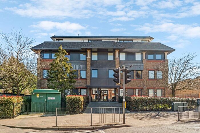 1 Bedroom Flat For Sale In Aldenham Road, Bushey, WD23