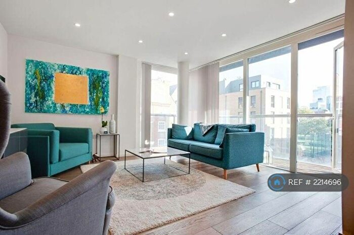 3 Bedroom Flat To Rent In Central Street, London, EC1V