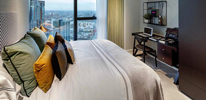 2 Bedroom Apartment To Rent In South Quay Plaza, London, E14