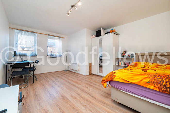 Apartment To Rent In Burnell Road, Sutton, Surrey, SM1