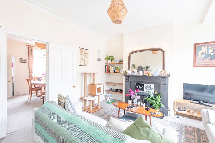 4 Bedroom Terraced House To Rent In Greenwood Mount, Meanwood, Leeds, LS6