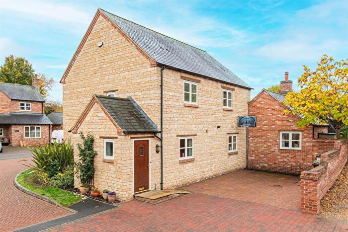 3 Bedroom Detached House For Sale In Norlinton Close, Orlingbury, Kettering, NN14