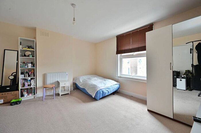 Studio For Sale In Chapel Road, West Ealing, London, W13