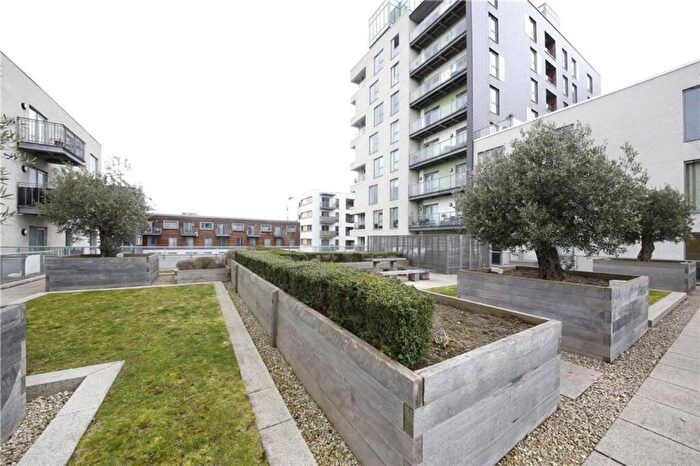 2 Bedroom Flat To Rent In Christian Street, Shadwell, London, E1