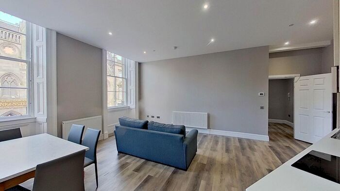 2 Bedroom Flat To Rent In George Iv Bridge, Edinburgh, EH1