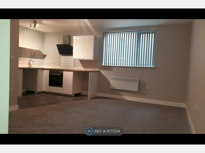 2 Bedroom Flat To Rent In James Street, Elland, HX5