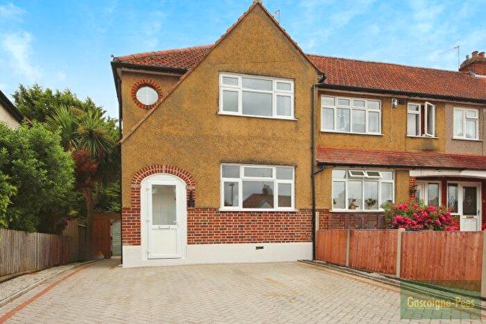 3 Bedroom Property To Rent In Hartfield Road, Chessington, KT9