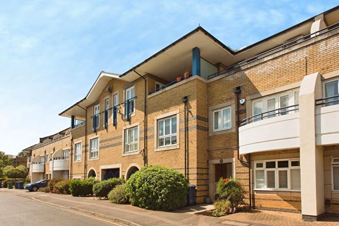 2 Bedroom Flat For Sale In St. Andrews Road, Cambridge, CB4