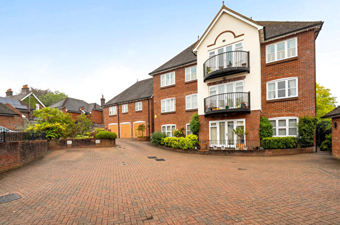 2 Bedroom Apartment For Sale In High Street, Haslemere, Surrey, GU27