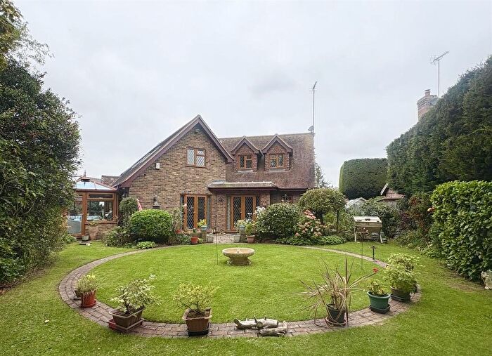 4 Bedroom Detached House For Sale In Lower Road, Woodchurch, TN26