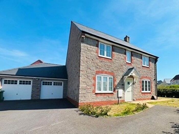 4 Bedroom Property To Rent In Wallflower Close, Bristol, BS16