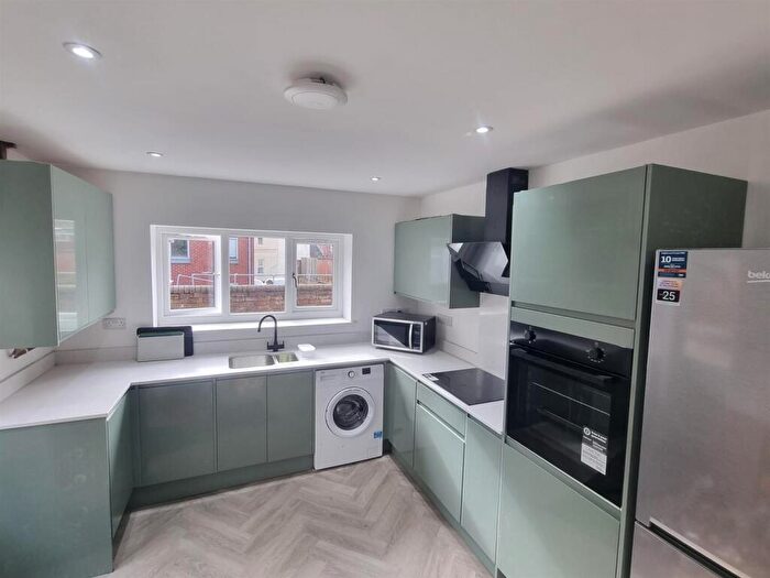 5 Bedroom Semi-Detached House To Rent In £pppw Excl Bills - Gregory Avenue, Lenton, NG7