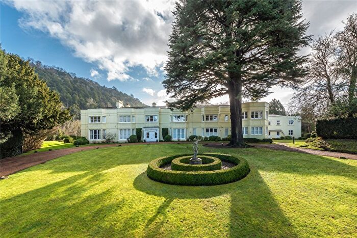 2 Bedroom Flat For Sale In London Road, Dorking, Surrey, RH5