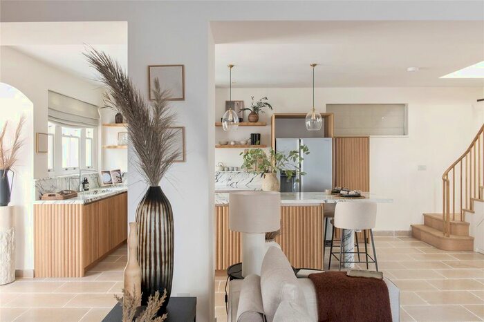 2 Bedroom Detached House To Rent In St Lukes Road, London, W11