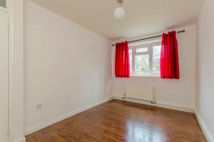 2 Bedroom Flat To Rent In Burton House, Bermondsey, London, SE16