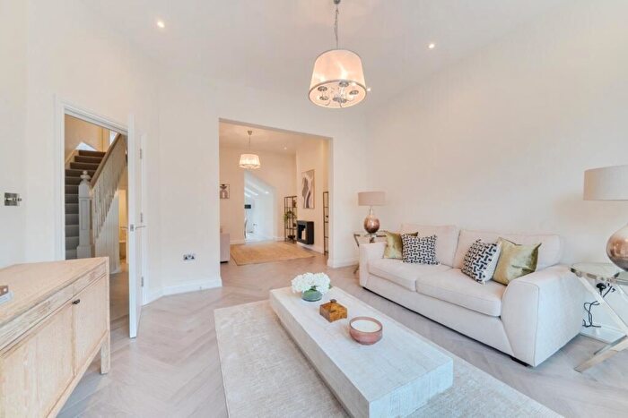 4 Bedroom Terraced House To Rent In Pennard Road, London, W12