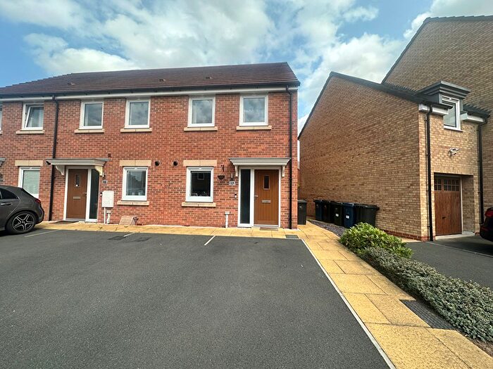 2 Bedroom Town House To Rent In Magpie Crescent, Nottingham, NG2