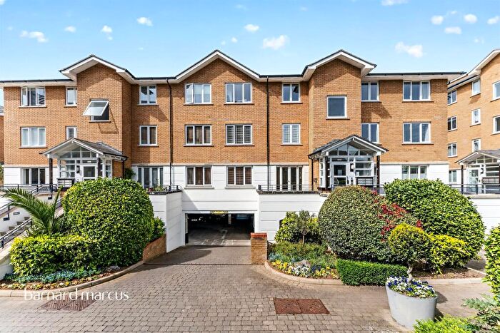 2 Bedroom Apartment For Sale In Cotton Row, London, SW11