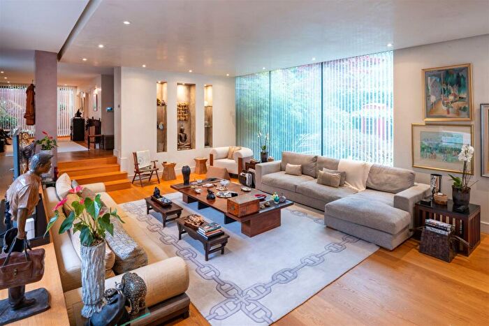 5 Bedroom House For Sale In Spaniards End, Hampstead, NW3