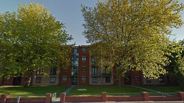 2 Bedroom Flat To Rent In Stretford Road, Manchester, M15