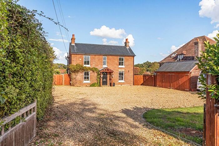 4 Bedroom Detached House For Sale In Southampton Road, Alderbury, SP5