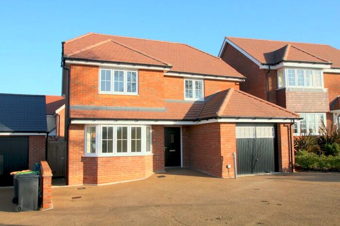 4 Bedroom Detached House To Rent In St. James Way, Bedford, Bedfordshire, MK40