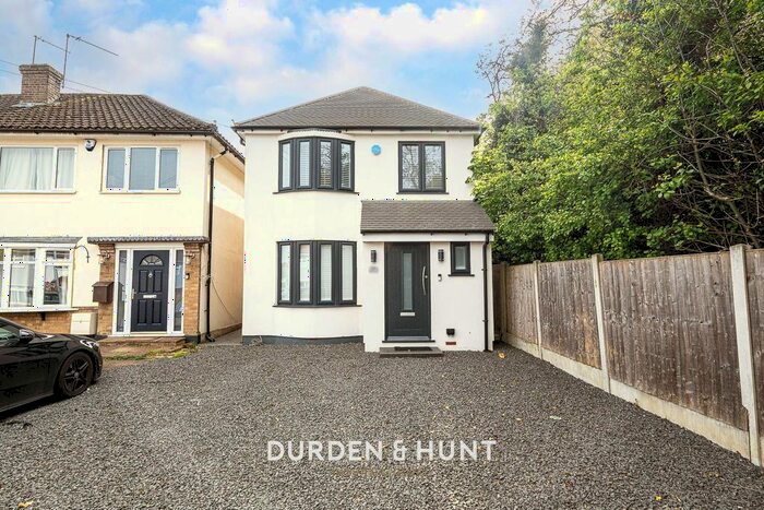 3 Bedroom Detached House For Sale In Dury Falls Close, Hornchurch, RM11