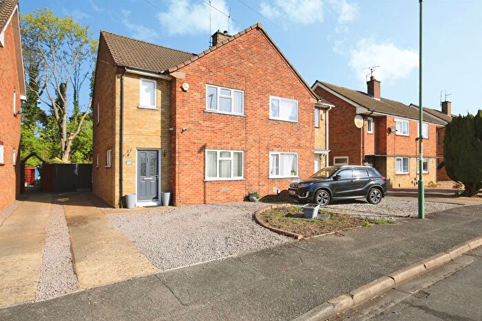 3 Bedroom Semi-Detached House For Sale In Chaucer Road, Peterborough, PE1